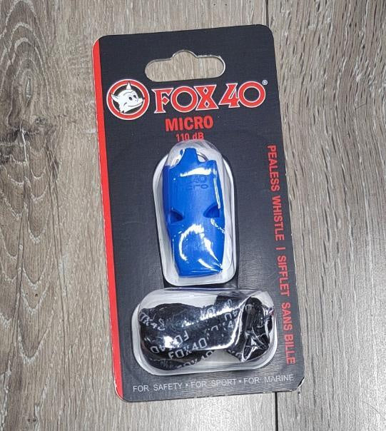 FOX 40 MICRO tiesneša svilpe, 110 dB, krāsaina aukla, iemuti, spēlēm un treniņiem (krāsa izvēlēta jauktā secībā)