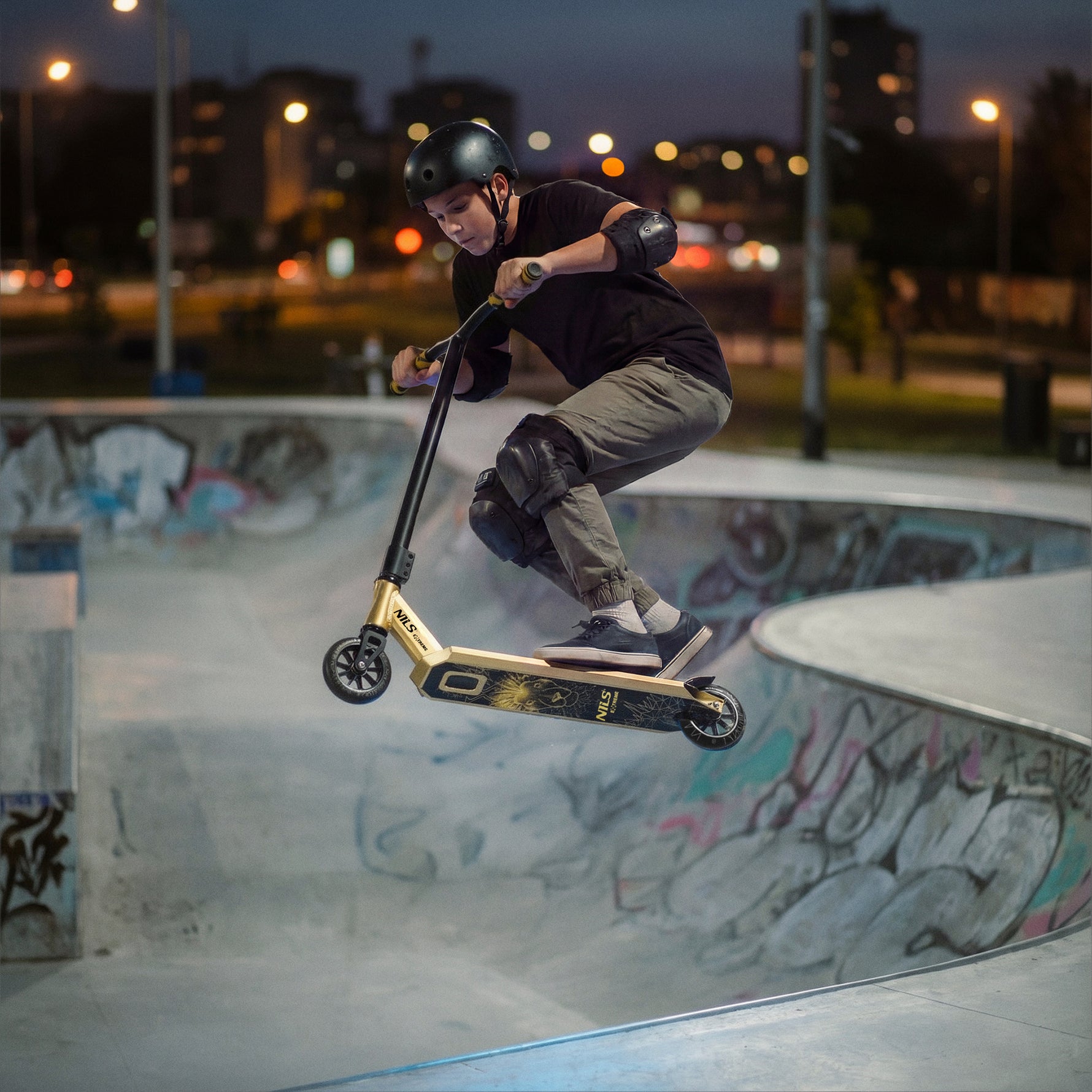 HS155 FLUORESCENT LION GOLD SCOOTER NILS EXTREME triku skrejritenis