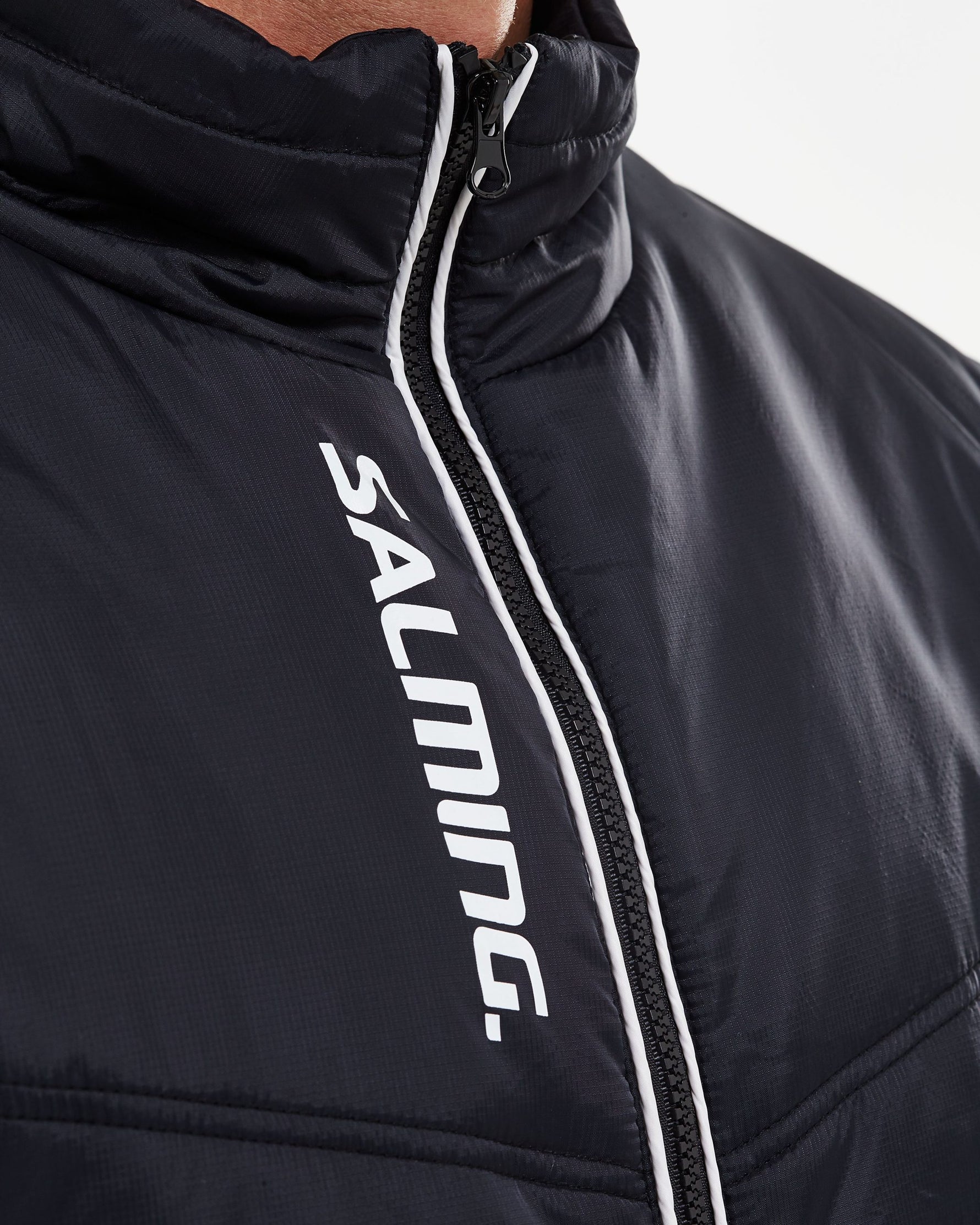Salming League Jacket sporta vējjaka ar augstu kaklu (1197696-0101)