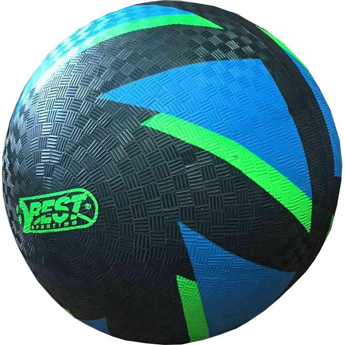 Basām kājām futbols spīd tumsā, labākā sportiskā zaļā krāsa