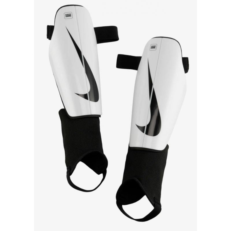 Nike Charge DX4608-100 futbola paliktņi - M (160-170cm)